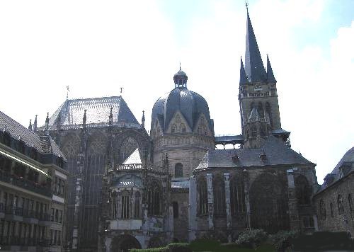 Aachener Dom vom Katschhof gesehen